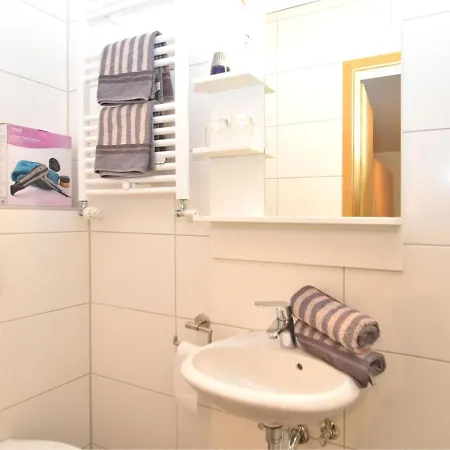 Comfortable In Quiet Location With Gorgeous South Facing Balcony Appartamento Gössweinstein