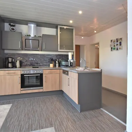 Comfortable In Quiet Location With Gorgeous South Facing Balcony Appartamento